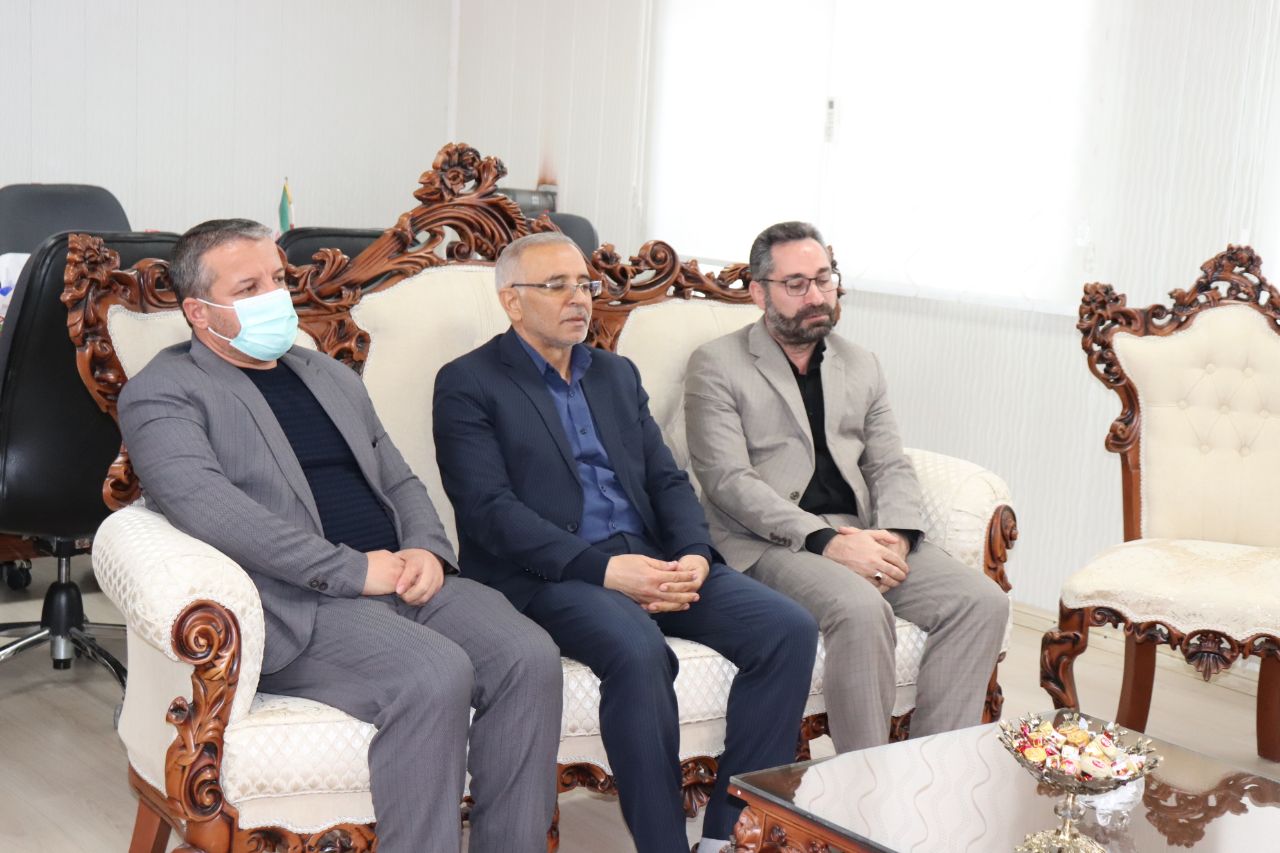 رحمانی مدیر کل نوسازی ،توسعه و تجهیز مدارس استان آذربایجان غربی با حضور در فرمانداری چالدران با محمدرضا عبدالله نژاد فرماندار دیدار و گفتگو کرد .