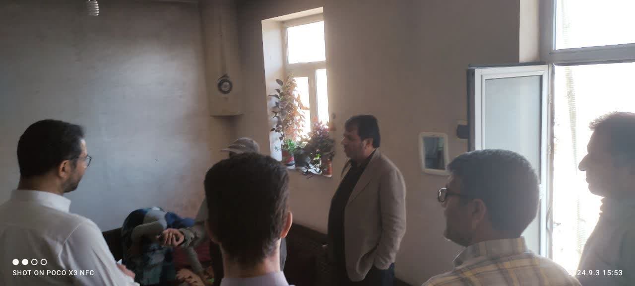 💢محمد رضا عبدالله نژاد فرماندار چالدران از یک خانواده معلول در روستای جغال بازدید و بر رفع برخی از مشکلات این خانواده در کمترین زمان ممکن قول مساعد داد
