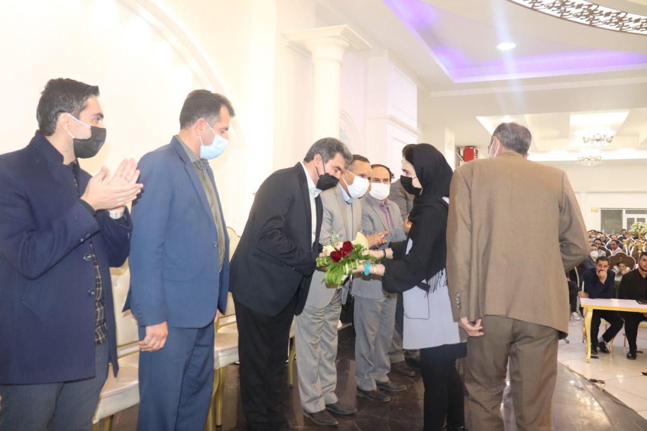 با حضور عبدالله نژاد فرماندار شهرستان چالدراناسم تجلیل از قبول شدگان کنکور سراسری دانش آموزان نخبه ،فعالان عرصه فرهنگی ،اجتماعی ،هنری ،خبرنگاران واصحاب رسانه در محل تالار مجلل آیدانه برگزار شد.