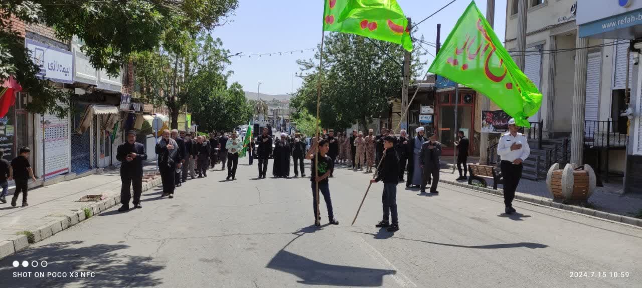 🏴 همزمان با تاسوعای حسینی حضور محمد رضا عبداله نژاد فرماندار چالدران، به همراه امام جمعه محترم شهرستان ،معاون سیاسی امنیتی و اجتماعی و بخشدار مرکزی در جمع عزادارن شهرستان چالدران