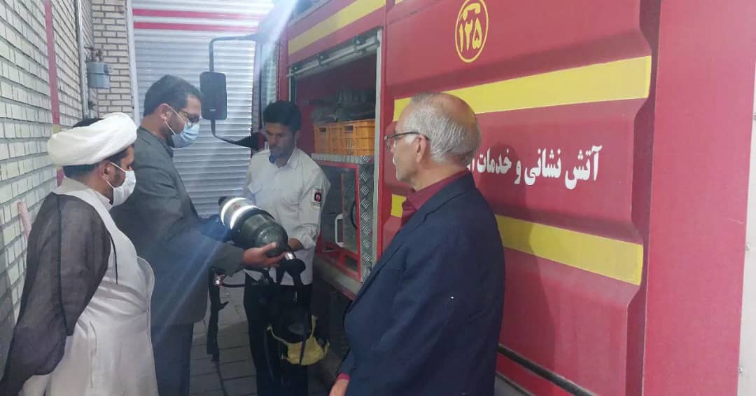 محمد رضا عبدالله نژاد فرماندار شهرستان چالدران به همراه حجت الاسلام والمسلمین محمد زاده امام جمعه شهرستان، از ایستگاه آتش نشانی شهرداری سیه چشمه بازدید کرد.