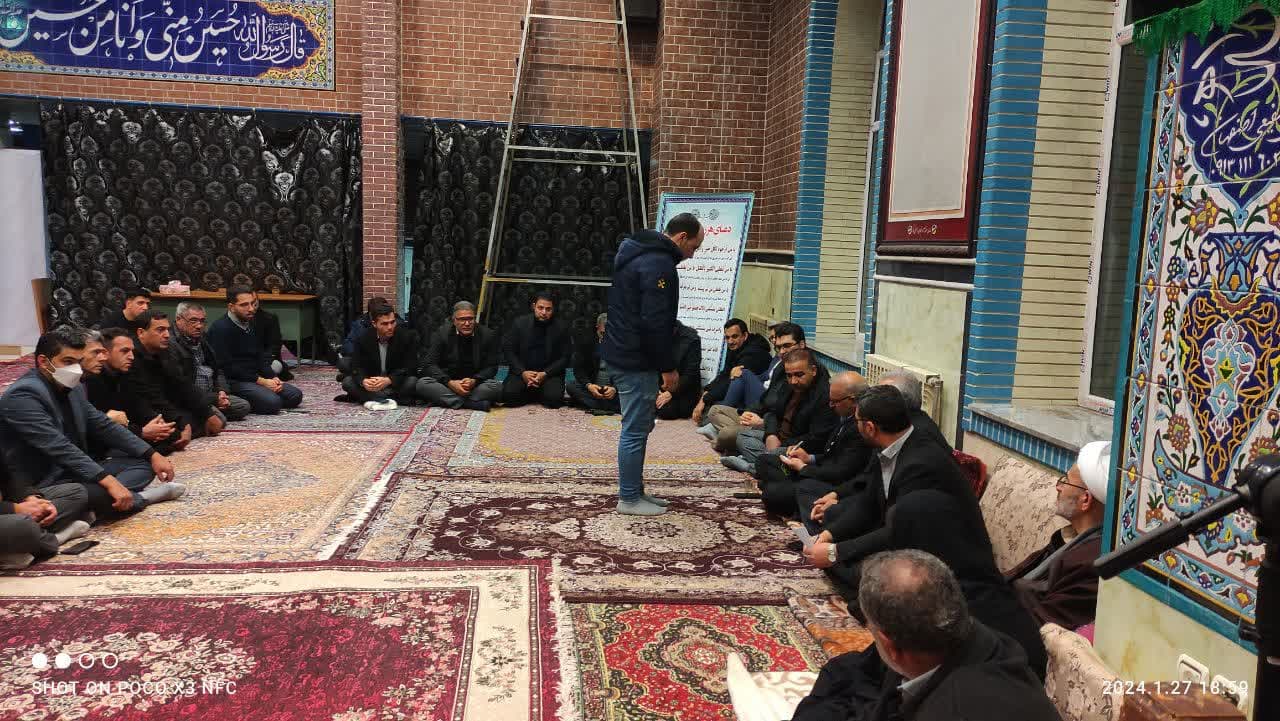 برپایی میز خدمت با حضور فرماندار شهرستان چالدران معاونین بخشدار دشتک و جمعی از مدیران ادارات در مسجد جامع آواجیق با هدف بررسی مسائل مشکلات این بخش