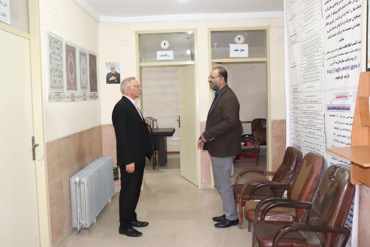 بازدید سرزده معاون برنامهریزی و هماهنگی امور عمرانی فرماندار از ادارات شهرستان