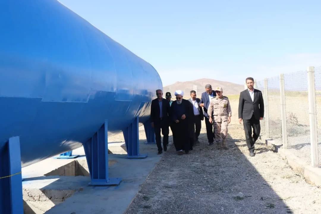 در چهارمین روز از هفته دولت مخزن آب شرب روستای قادوکندی به بهره برداری رسید .