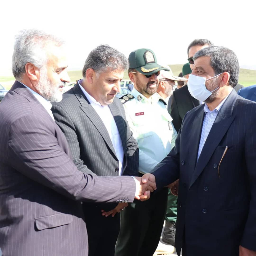 به گزارش روابط عمومی فرمانداری شهرستان چالدران با استقبال گرم محمدرضا عبدالله نژاد فرماندار شهرستان سید عزت الله ضرغامی وزیر محترم میراث فرهنگی ، گردشگری و صنایع دستی وارد شهرستان چالدران شد.