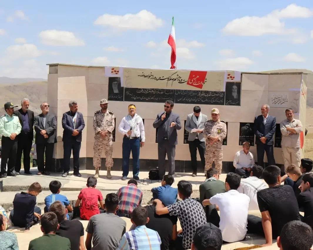 محمد رضا عبدالله نژاد فرماندارشهرستان چالدران در قالب کاروان راهیان نور شمال غرب کشور ضمن تجدید میثاق با آرمانهای والای شهدا از مناطق عملیاتی و یادمان شهدای محلملوی چالدران بازدید کرد.