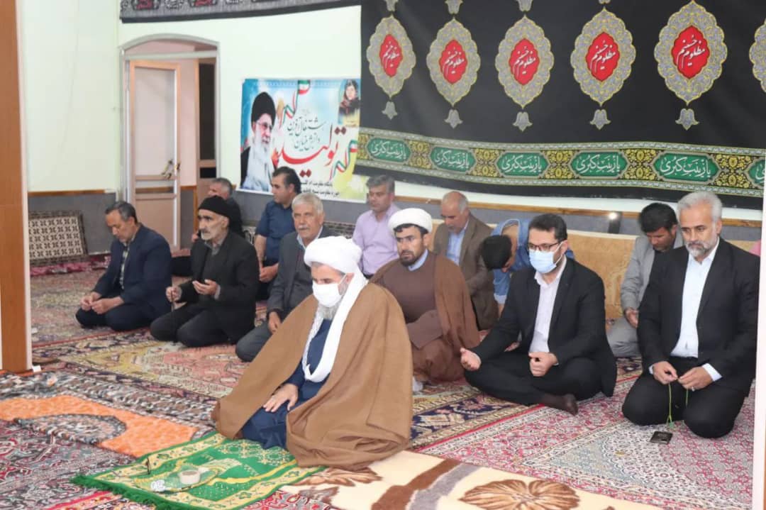 محمد رضاعبدالله نژاد فرماندار شهرستان چالدران با حضور در جمع نمازگزاران مسجدامام رضا (ع) ضمن دیدار با اهالی کوی ولیعصر مسائل و مشکلات اهالی این منطقه را از نزدیک مورد بحث بررسی قرار داد.