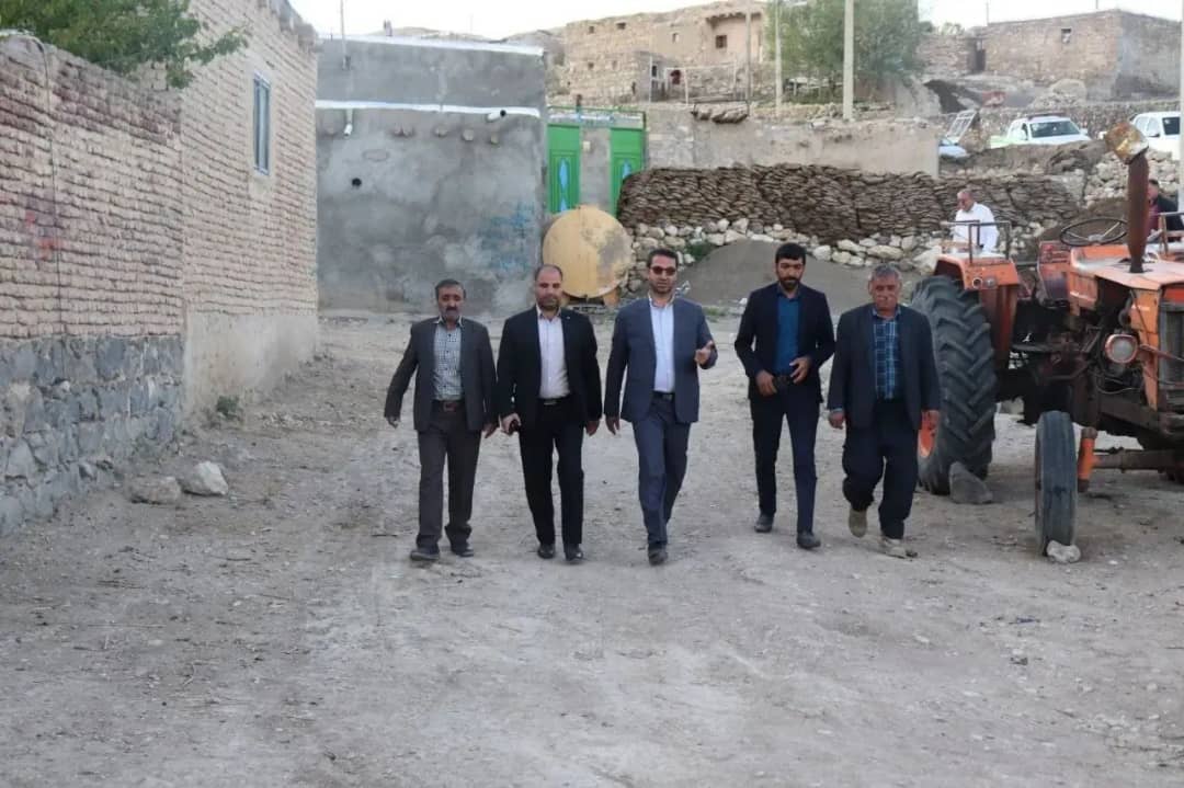 محمدرضا عبدالله نژاد فرماندار شهرستان چالدران در قالب بازدید یک روزه در روستای های بخش دشتک بازدید نمودند.