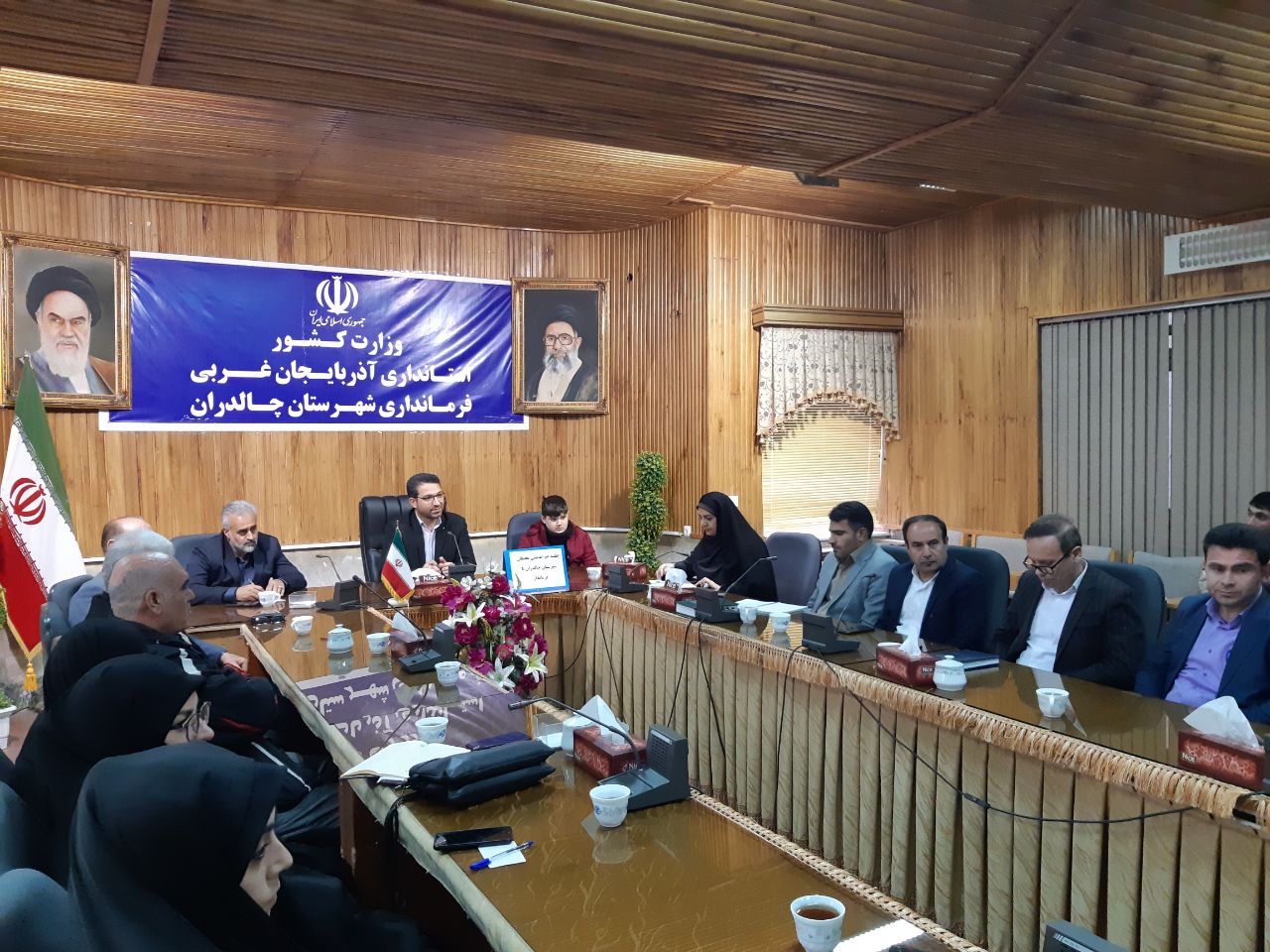  جلسه هم اندیشی نخبگان شهرستان چالدران با فرماندار