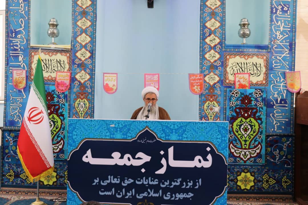 محمدرضا عبدالله نژاد فرماندار چالدران با حضور در مسجد صاحب الزمان شهر چالدران ، در مراسم عبادی سیاسی نماز جمعه این هفته شرکت نمود.