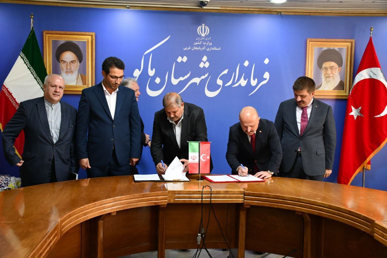 امضای تفاهم نامه همکاری بین فرماندار ماکو و والی آغری