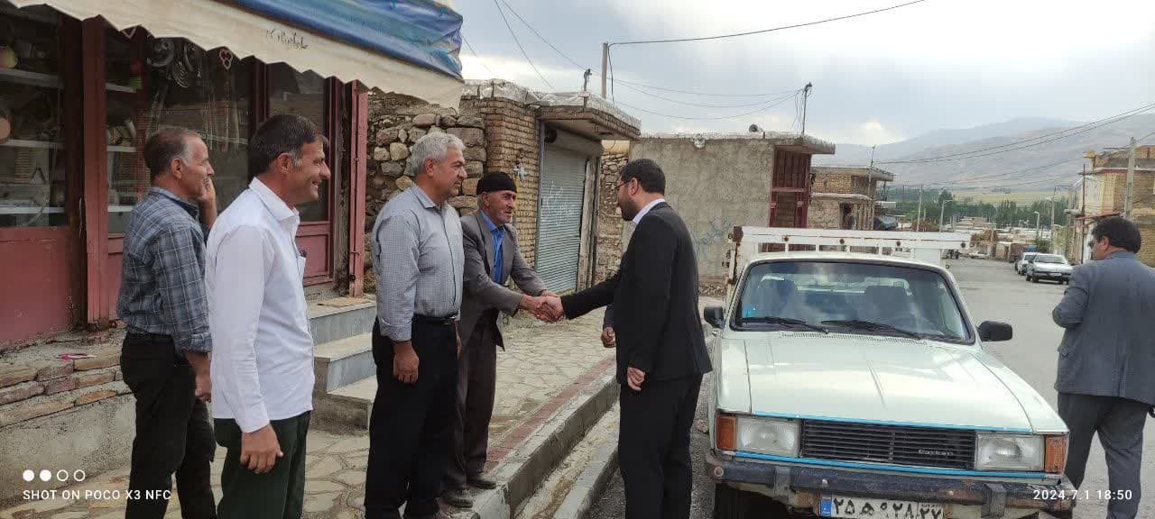 بازدید محمد رضا عبداله نژاد فرماندار چالدران از طرح آسفالت معابر روستای سعدل