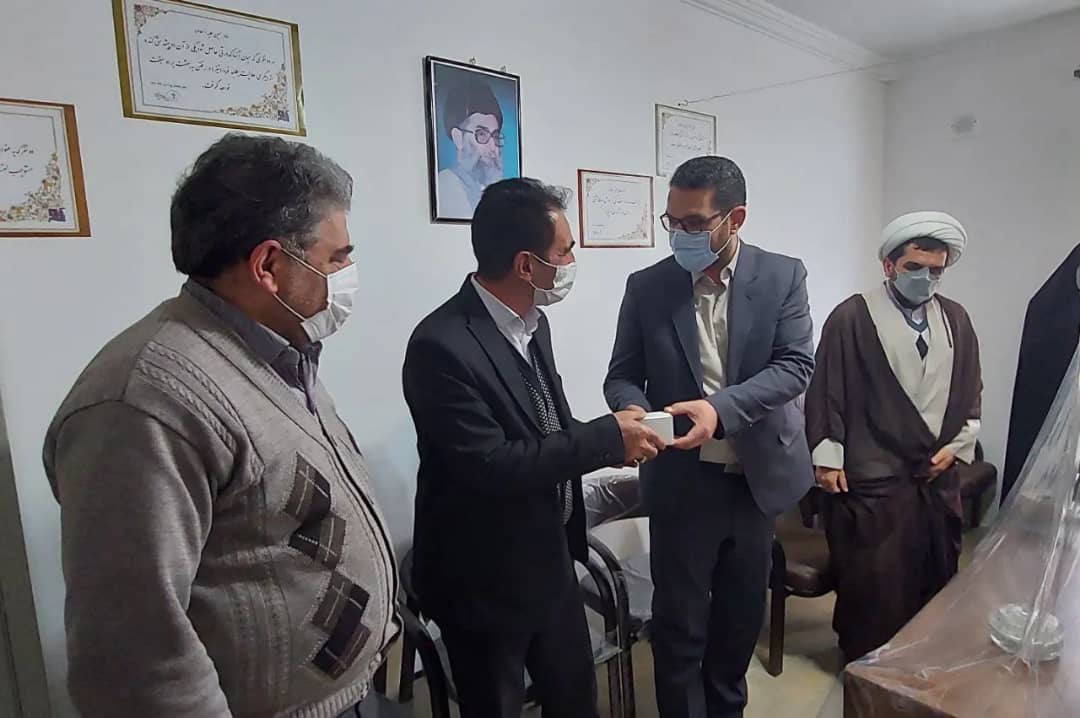 ✅عبدالله نژاد فرماندار چالدران به همراه حجت الاسلام والمسلمین واحدی فرد رئیس دادگستری با حضور در محل دفتر شورای حل اختلاف دادگستری چالدران ضمن بررسی مسائل آنان ازخدمات آنان نیز تجلیل نمودند.