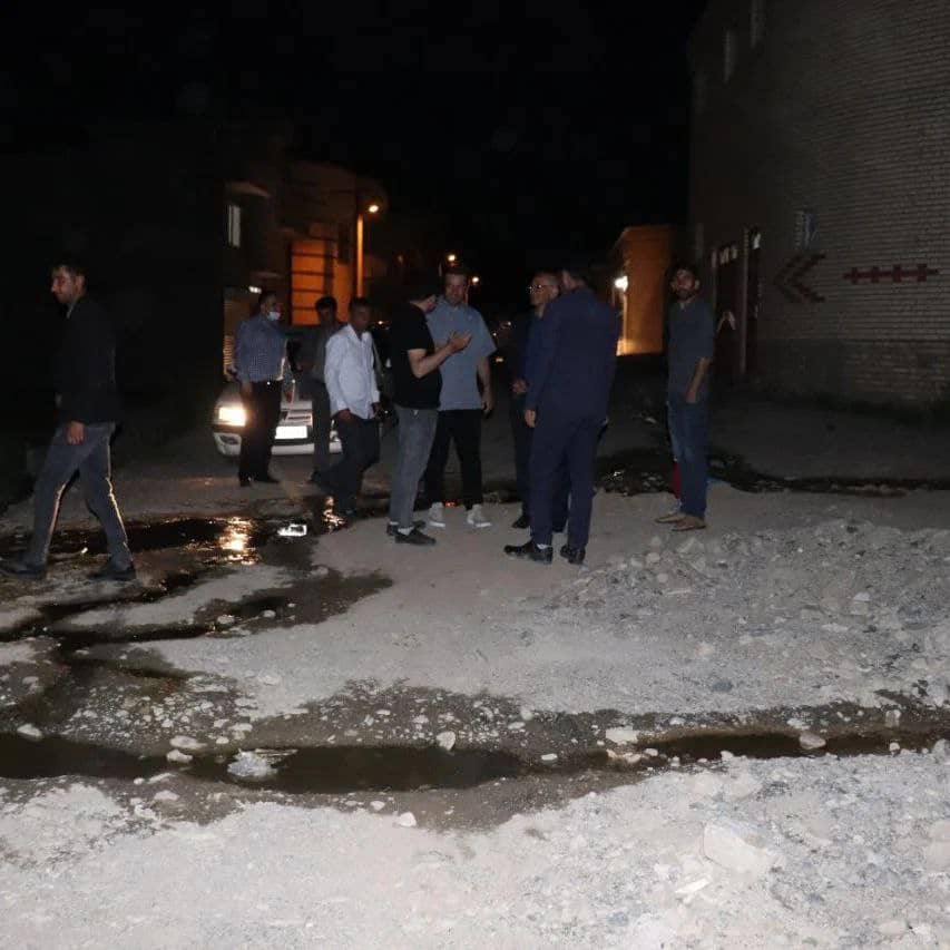 بازدید شبانه محمد رضا عبدالله نژاد فرماندار شهرستان چالدران از مناطق حاشیه شهر در راستای محرومیت زدایی و حل مسائل و مشکلات مردم حاشیه شهر
