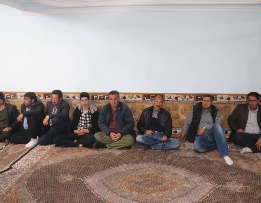 محمد رضا عبدالله نژاد فرماندار شهرستان چالدران در مسجد روستای گل اشاقی حضور یافت و ضمن اقامه نماز مغرب و عشاء با اهالی این روستا دیدار ومسائل ، مشکلات آنان را مورد بررسی قرار دادند.