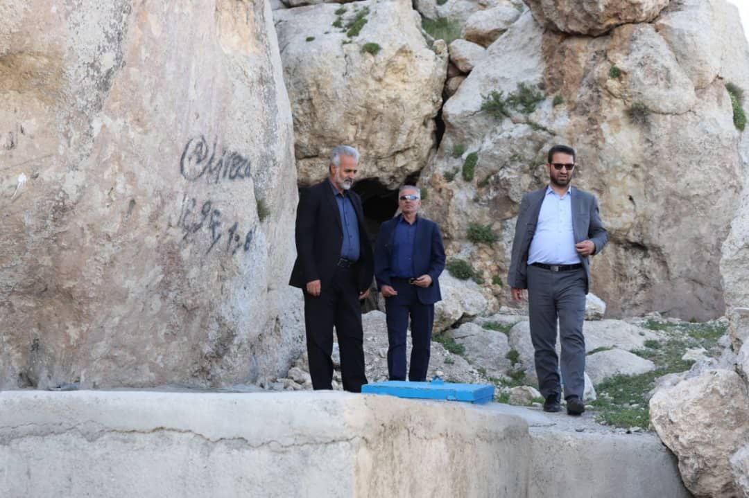 عبدالله نژاد فرماندار چالدران در روستای جغال چالدران حضور یافت و با اهالی روستا دیدار و مسائل و مشکلات آنان را از نزدیک مورد بحث و بررسی قرار داد .