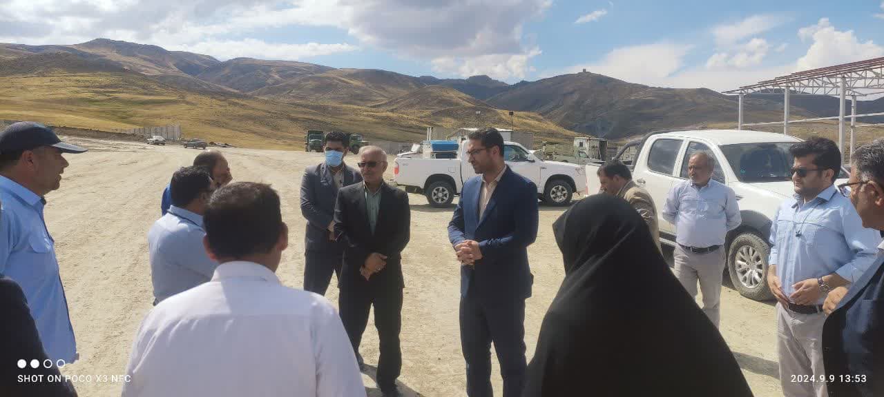 محمد رضا عبدالله نژاد فرماندار چالدران از واحد فراوری معدن دیلک وردی بازدید کرد