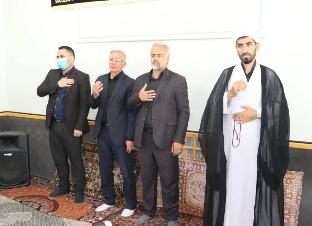محمد رضا عبدالله نژاد فرماندار شهرستان چالدران در محل حسینیه غربا حضور یافت و در جمع عزاداران و سوگواران به یاد شهدای دشت کربلا به عزاداری پرداخت .
