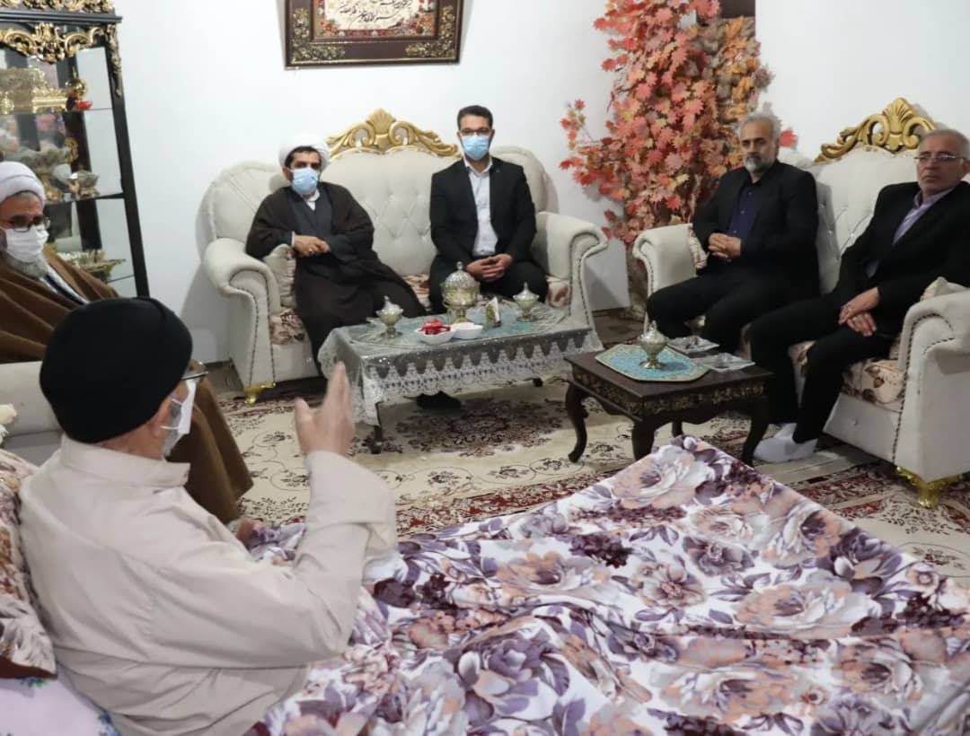 محمدرضا عبدالله نژادفرماندار شهرستان چالدران به همراه حجت الاسلام ولمسلمین محمدزاده امام جمعه با حضور در منزل شخصی حجت الاسلام احمد نجفی امام جماعت شهر آواجیق از ایشان عیادت کردند.