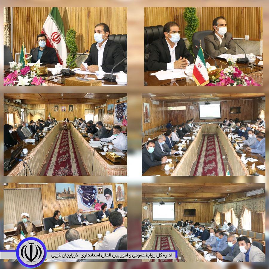 ✅جلسه کمیته برنامه ریزی شهرستان چالدران به ریاست محمد زاده فرماندار چالدران ، و با حضور کارشناس مدیریت برنامه و بودجه استانداری وجمعی از اعضای شورای اداری این شهرستان در محل سالن اجتماعات فرماندار
