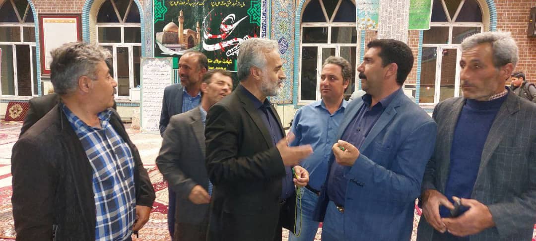  ✅محمد رضا عبدالله نژاد فرماندار شهرستان چالدران با حضور در مسجد جامع شهر آواجیق در قالب دیدار چهره به چهره مسائل و مشکلات مردم را مورد بررسی قرار داد.