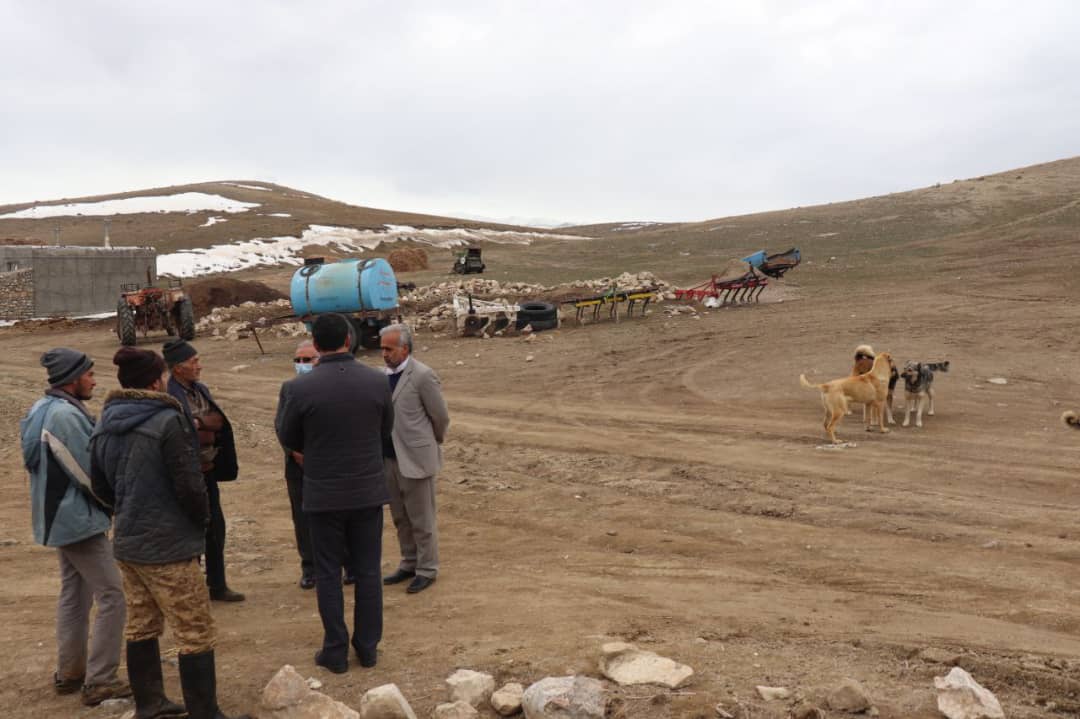 ✅عبدالله نژاد فرماندار شهرستان چالدران، با حضور در روستای جلیل کندی ضمن بازدید از روستا از نزدیک مسائل و مشکلات اهالی روستا را مورد بحث و بررسی قرار دادند.