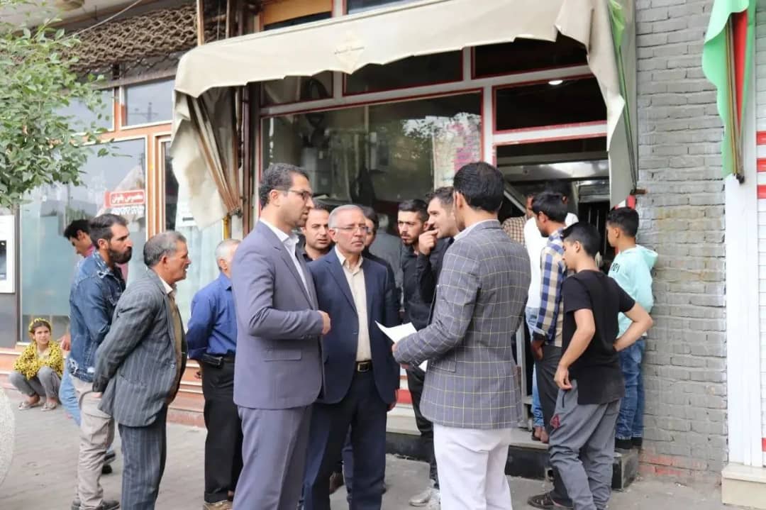 محمد رضاعبدالله نژاد فرماندار شهرستان چالدران در تداوم بازدیدهای میدانی خود از نانوایی ها امروز 28 تیر 1401 به صورت سرزده از چند واحد نانوایی در شهرستان بازدید نمود.
