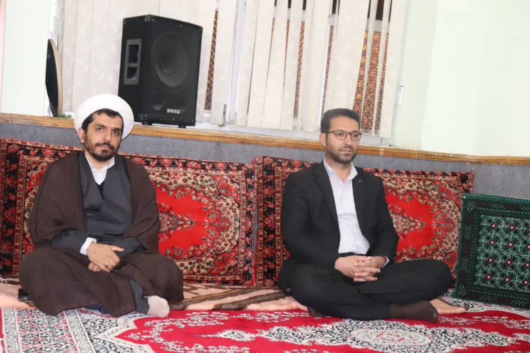 محمد رضاعبدالله نژاد فرماندار شهرستان چالدران با حضور در جمع نمازگزاران مسجدامام رضا (ع) ضمن دیدار با اهالی کوی ولیعصر مسائل و مشکلات اهالی این منطقه را از نزدیک مورد بحث بررسی قرار داد.