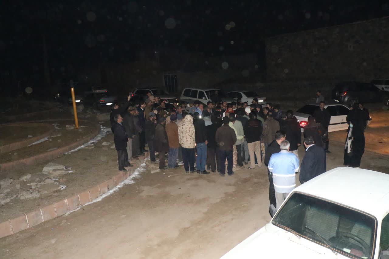 بازدید شبانه محمدصادق معتمدیان استاندار آذربایجانغربی از مناطق زلزله زده شهرستان خوی