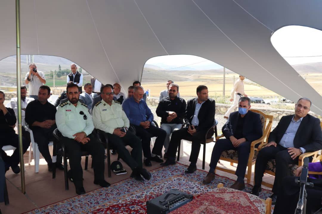دیدار اسقف گری گور چفتچیان خلیفه ارامنه آذربایجان با فرماندار شهرستان چالدران به پاس قدردانی از زحمات دستگاههای اجرایی در خصوص فراهم سازی زمینه هر چه بهتر برگزار شدن مراسم مذهبی قره کلیسا