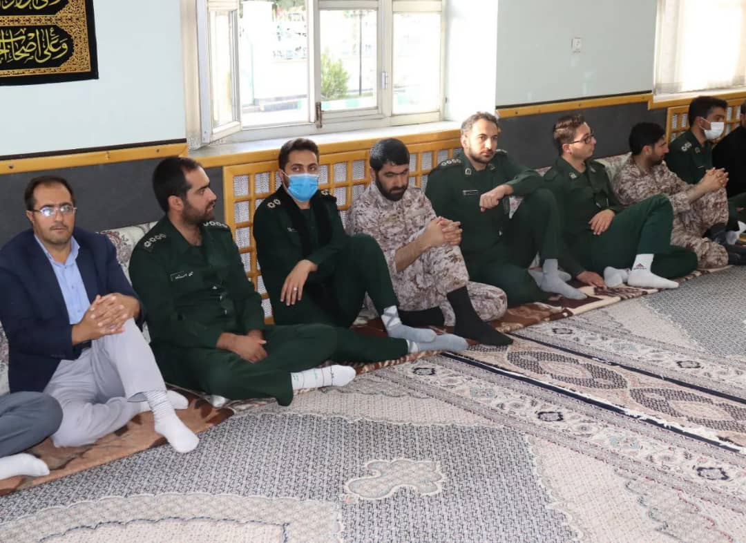 محمد رضا عبدالله نژاد فرماندار شهرستان چالدران در محل حسینیه غربا حضور یافت و در جمع عزاداران و سوگواران به یاد شهدای دشت کربلا به عزاداری پرداخت .