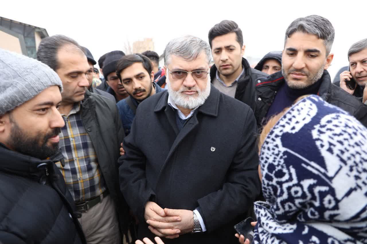 بازدید وزیر کشور به همراه استاندار آذربایجانغربی از اسکان اضطراری زلزلهزدگان خوی/ مجموعه ورزشی ولیعصر