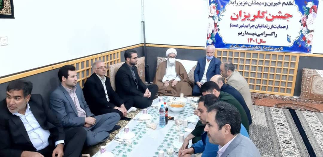 به گزارش روابط عمومی فرمانداری چالدران، همزمان با ایام الله ماه مبارک رمضان مراسم جشن گلریزان با حضورمحمد رضا عبدالله نژاد فرماندارشهرستان چالدران در حسینیه غربای چالدران برگزار شد.