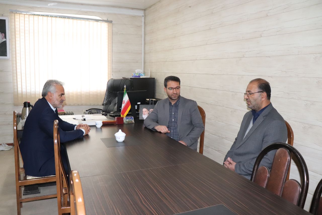 بازدید فرماندار چالدران از اداره صنعت، معدن و تجارت شهرستان
