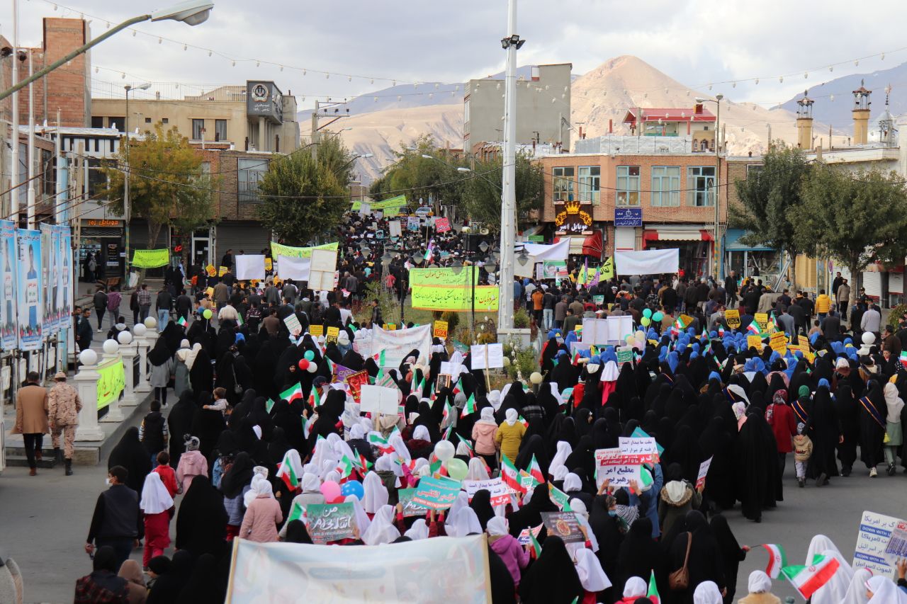 مراسم راهپیمایی یوم الله 13 آبان با حضور فرماندار شهرستان چالدران با شکوه هر چه تمام تر برگزار گردید.