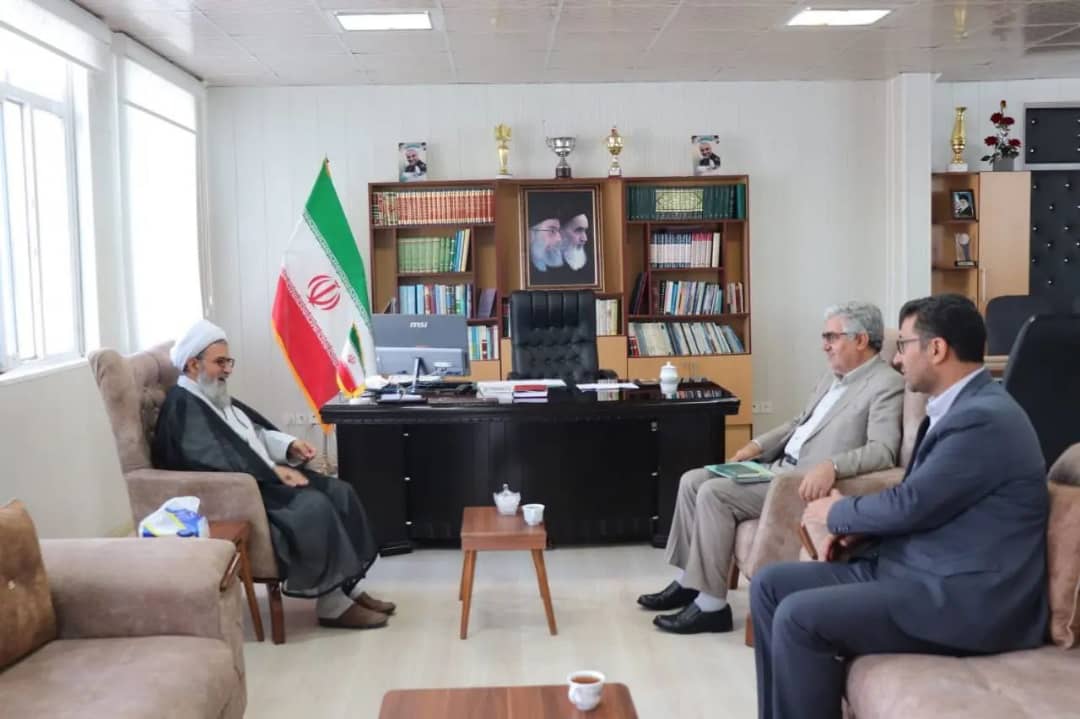 علی پور نماینده مردم شهرستانهای ماکو ، چالدران ،شوط و پلدشت در مجلس شورای اسلامی با محمدرضا عبدالله نژاد فرماندار شهرستان چالدران دیدار نمودند.