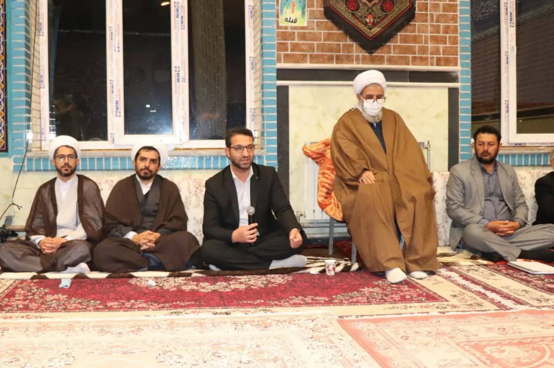  ✅محمد رضا عبدالله نژاد فرماندار شهرستان چالدران با حضور در مسجد جامع شهر آواجیق در قالب دیدار چهره به چهره مسائل و مشکلات مردم را مورد بررسی قرار داد.