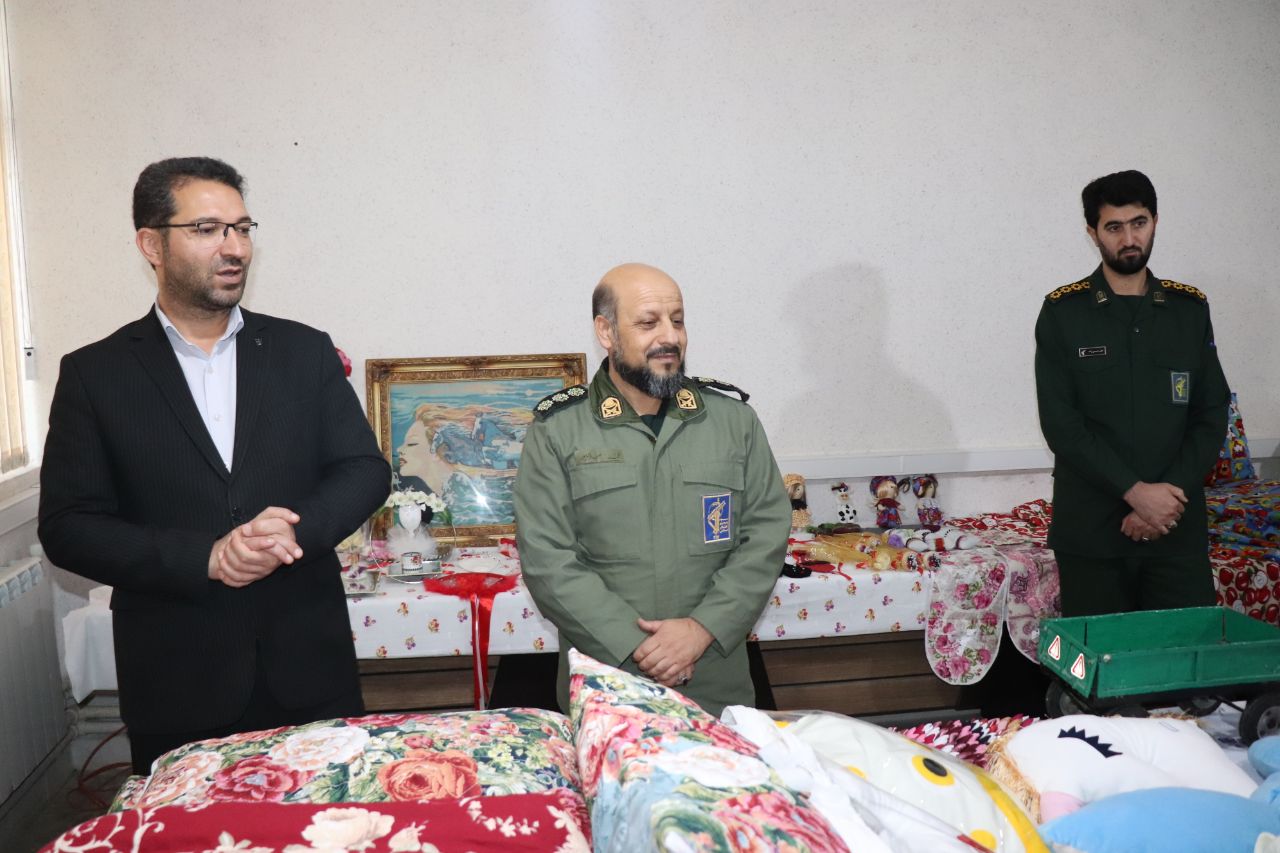 به گزارش روابط عمومی فرمانداری شهرستان چالدران؛ به مناسبت گرامی داشت هفته معلولین با حضور عبدالله نژاد فرماندار چالدران نمایشگاه توانمندیهای معلولین تحت پوشش بهزیستی چالدران گشایش یافت .