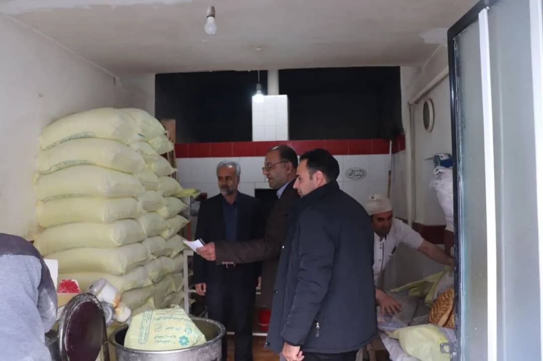 ✅ در اولین روز از سال جدید ابراهیم زاده معاون سیاسی، امنیتی و اجتماعی فرماندار چالدران، به صورت سرزده از واحد های نانوایی بازدید نمودند.