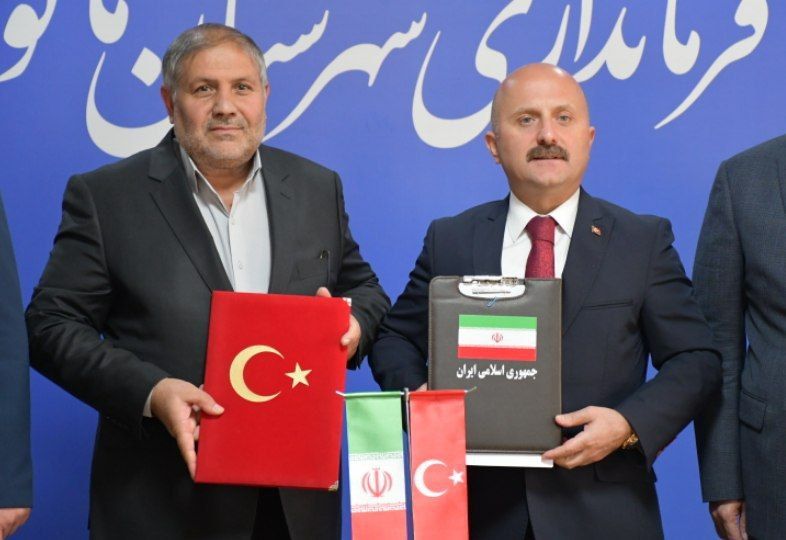 امضای تفاهم نامه همکاری بین فرماندار ماکو و والی آغری