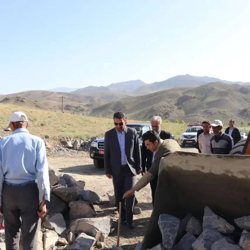 محمدرضا عبدالله نژاد فرماندار شهرستان چالدران از روند اجرایی احداث سدهای آبخیزداری حوزه آبریز حراملو بازدید کرد .