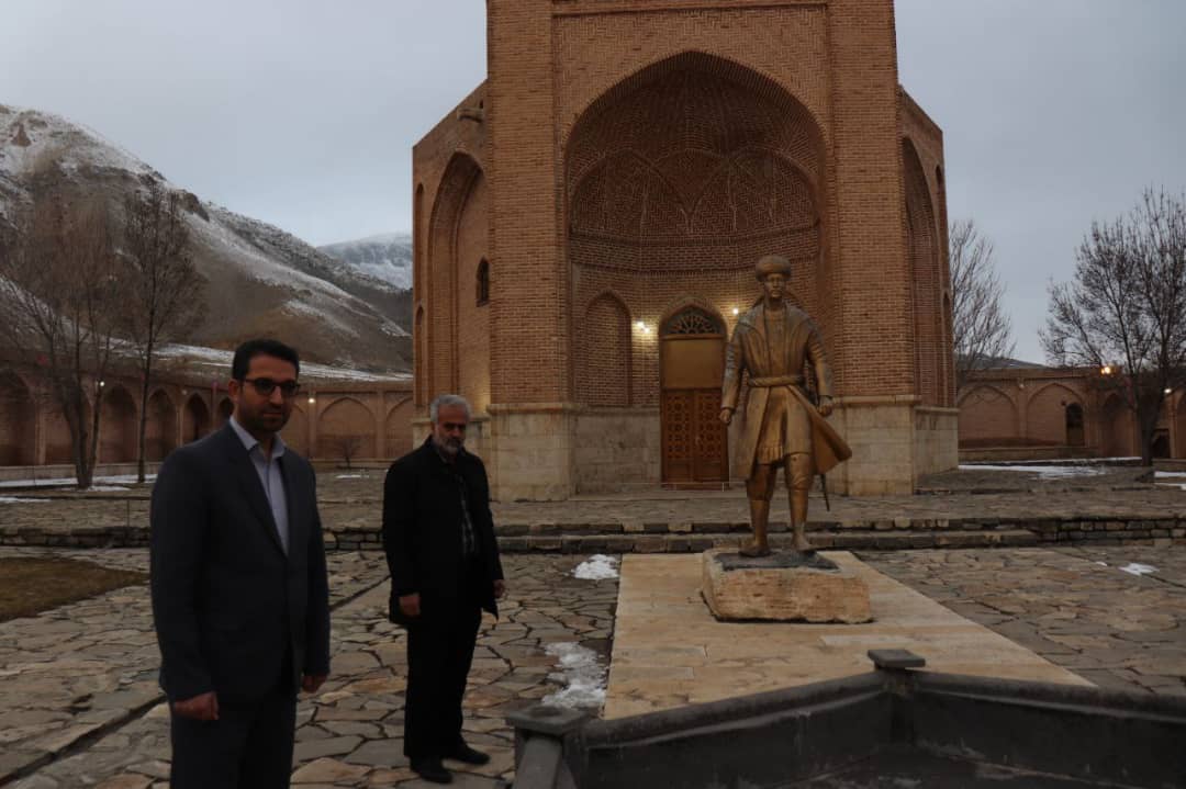 ✅ عبدالله نژاد فرماندار شهرستان چالدران به همراه ابراهیم زاده معاون سیاسی، امنیتی و اجتماعی فرماندار با حضور در مقبره سید صدرالدین ضمن تبریک عید با مسافران نوروزی دیدار و گفتگو کرد.