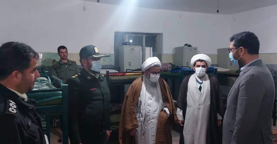 عبدالله نژاد فرماندار شهرستان چالدران با حضور در پاسگاه انتظامی قرنقو ضمن شرکت در سفره افطاری با پرسنل این پاسگاه دیدار و با انان به بحث و گفتگو پرداخت.