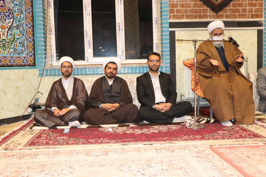 ✅محمد رضا عبدالله نژاد فرماندار شهرستان چالدران با حضور در مسجد جامع شهر آواجیق در قالب دیدار چهره به چهره مسائل و مشکلات مردم را مورد بررسی قرار داد.