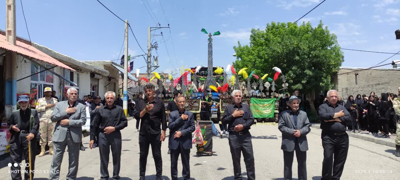 همزمان با تاسوعای حسینی حضور فرماندار شهرستان چالدران به همراه امام جمعه و مسئولین شهرستانی در جمع عزاداران شهر آواجیق بخش دشتک
