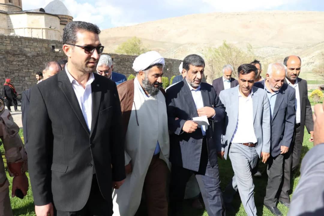 ضرغامی وزیر میراث فرهنگی و گردشگری و صنایع دستی با محمدرضا عبدالله نژاد فرماندار شهرستان چالدران و هیات همراه از مجموعه جهانی قره کلیسا بازدید نمود.