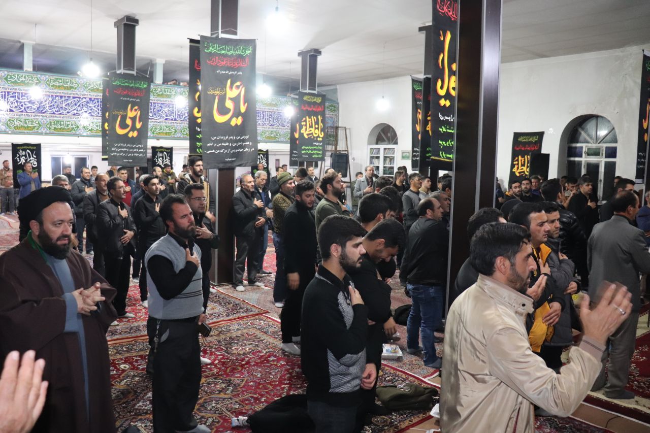 برگزاری مراسم سوگواری سالروز شهادت حضرت فاطمه زهرا (س) با حضور فرماندار شهرستان چالدران در مسجد روستای عرب دیزج