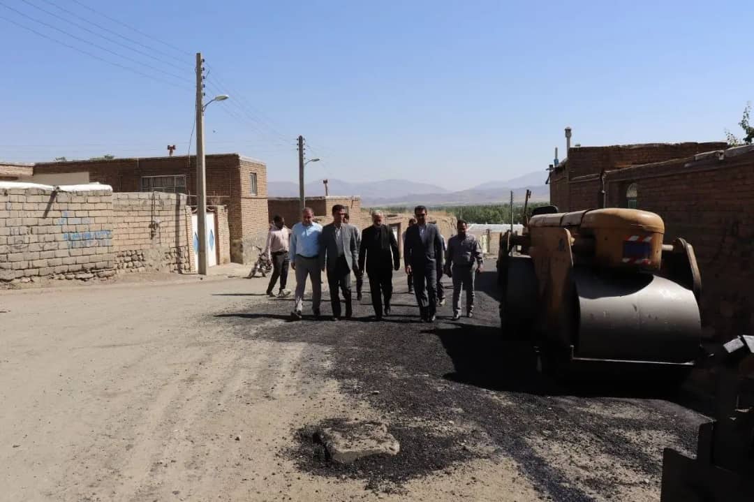 محمد رضا عبدالله نژاد فرماندار  شهرستان چالدران  از طرح هادی روستای خضرلو  از توابع بخش مرکزی این شهرستان بازدید و وضعیت طرح های هادی در دست اجرا  روستا های این شهرستان مورد  ارزیابی قرار داد .