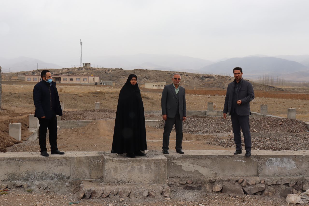 محمدرضا عبدالله نژاد فرماندار شهرستان چالدران از پروژه در حال ساخت سالن چند منظوره تربیت بدنی شهر آواجیق بازدید کرد.