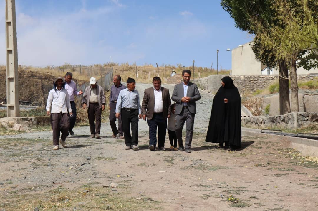 محمدرضا عبدالله نژاد فرماندار چالدران به همراه تعدادی از اعضای شورای اداری در روستای جبارلو از توابع بخش دشتک حضور یافت و مسائل و مشکلات این روستا را از نزدیک مورد بررسی قرار داد .